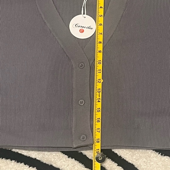 COPY - Caracilia 2 piece Cropped Sweater and Skirt Set NWT
Size XL - Grey - Picture 8 of 9